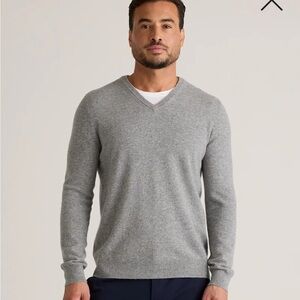 Quince Charcoal V-Neck Men's Sweater 100% Mongolian Cashmere